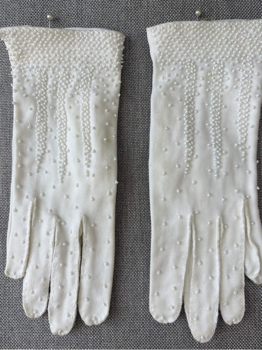 Elegant White Beaded Women's Gloves
